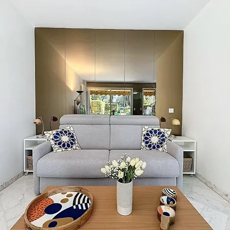 Magnificent - Renovated In A Luxury - Swimming Pool